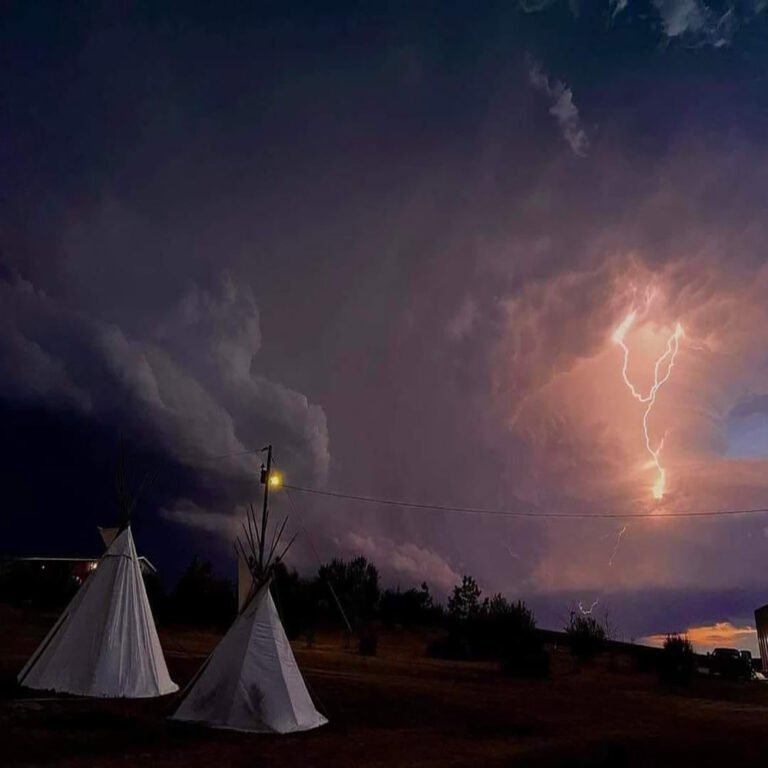 pic03-lightning_sky2_smaller